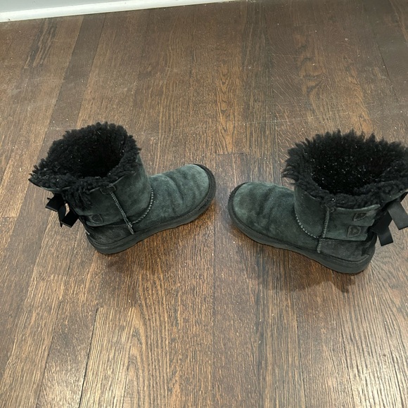 UGGS Bow Girls Boots Size 1 - Picture 2 of 6